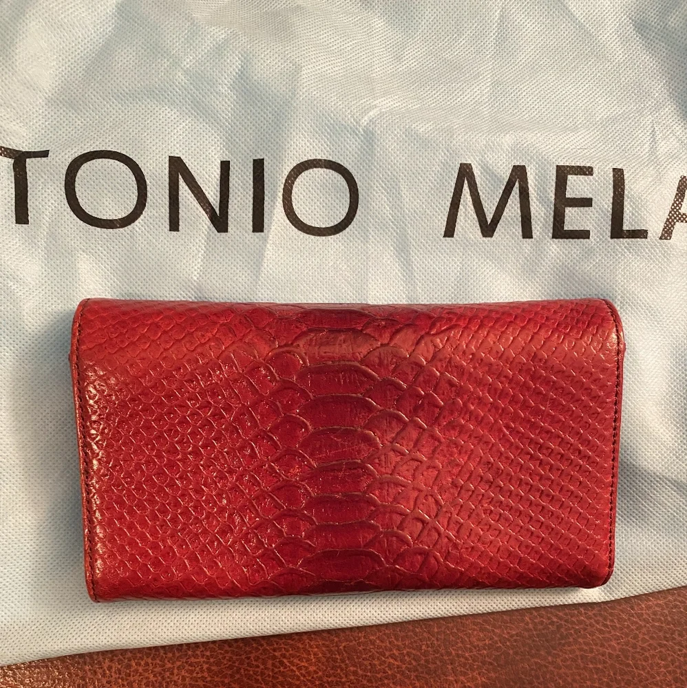 REDUCED!! NWOT Antonio Melani Red Crocodile Embossed Handbag and Wallet Set - Picture 7 of 12
